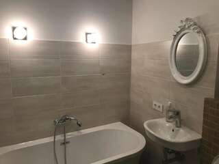 Апартаменты New Old City apartment Вильнюс Апартаменты Делюкс-26